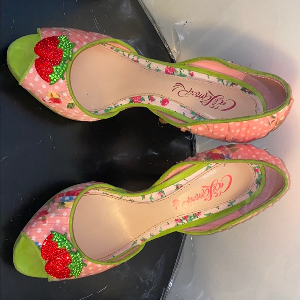 Cleve L’amour cutesy shoes